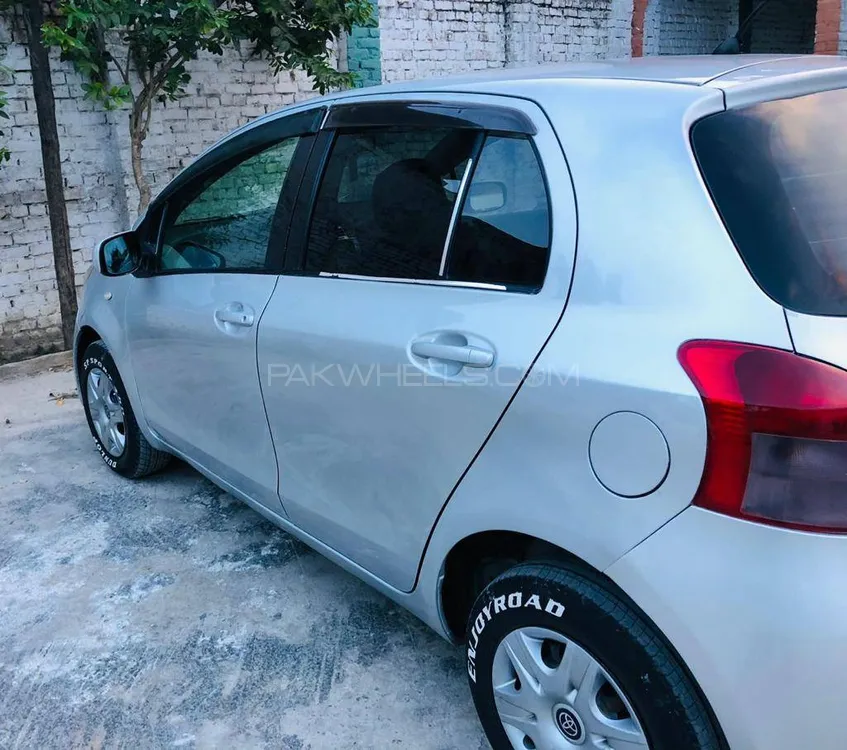 Toyota Vitz 2005 for Sale in Islamabad Image-1