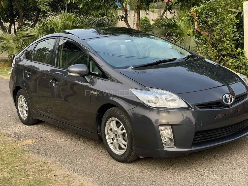 Toyota Prius 2010 for Sale in Lahore Image-1