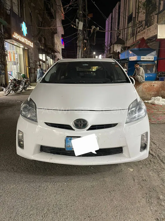 Toyota Prius 2011 for Sale in Lahore Image-1