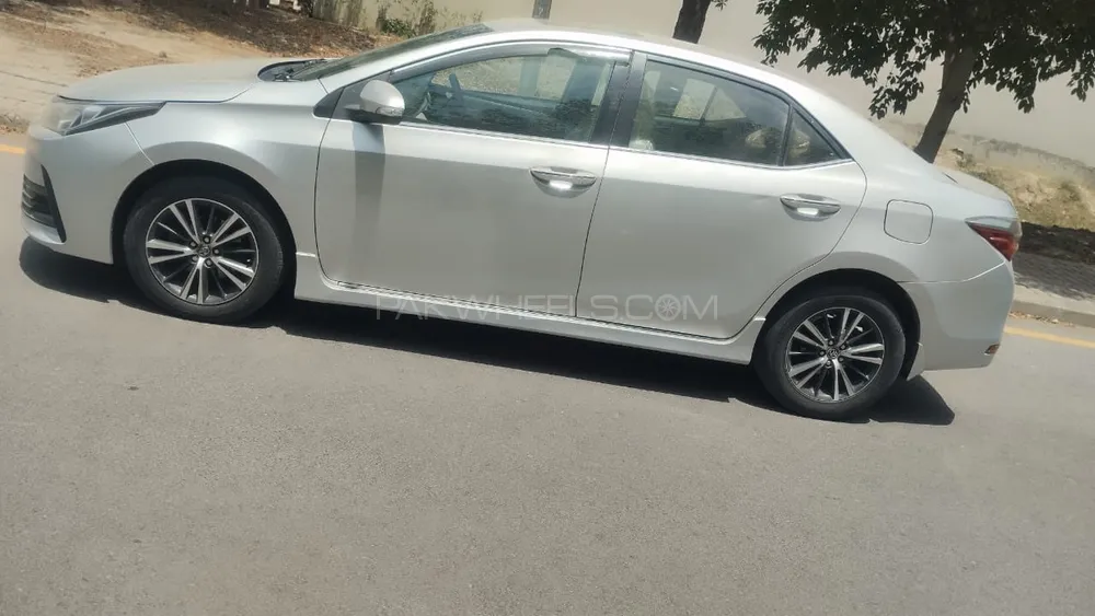 Toyota Corolla 2017 for Sale in Lahore Image-1