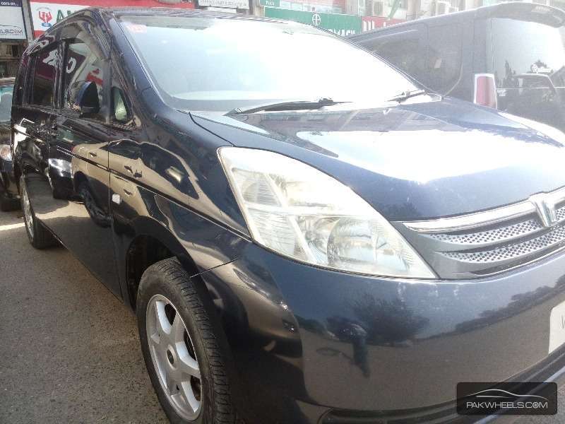 Toyota ISIS 2006 for Sale in Islamabad Image-1
