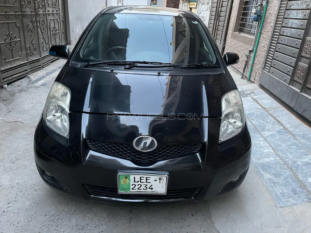 Toyota Vitz 2009 for Sale in Lahore Image-1