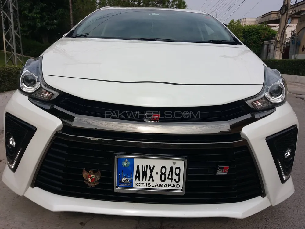 Toyota Prius Alpha 2018 for Sale in Peshawar Image-1