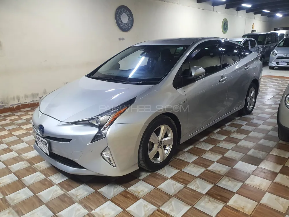 Toyota prius deals s touring 2016