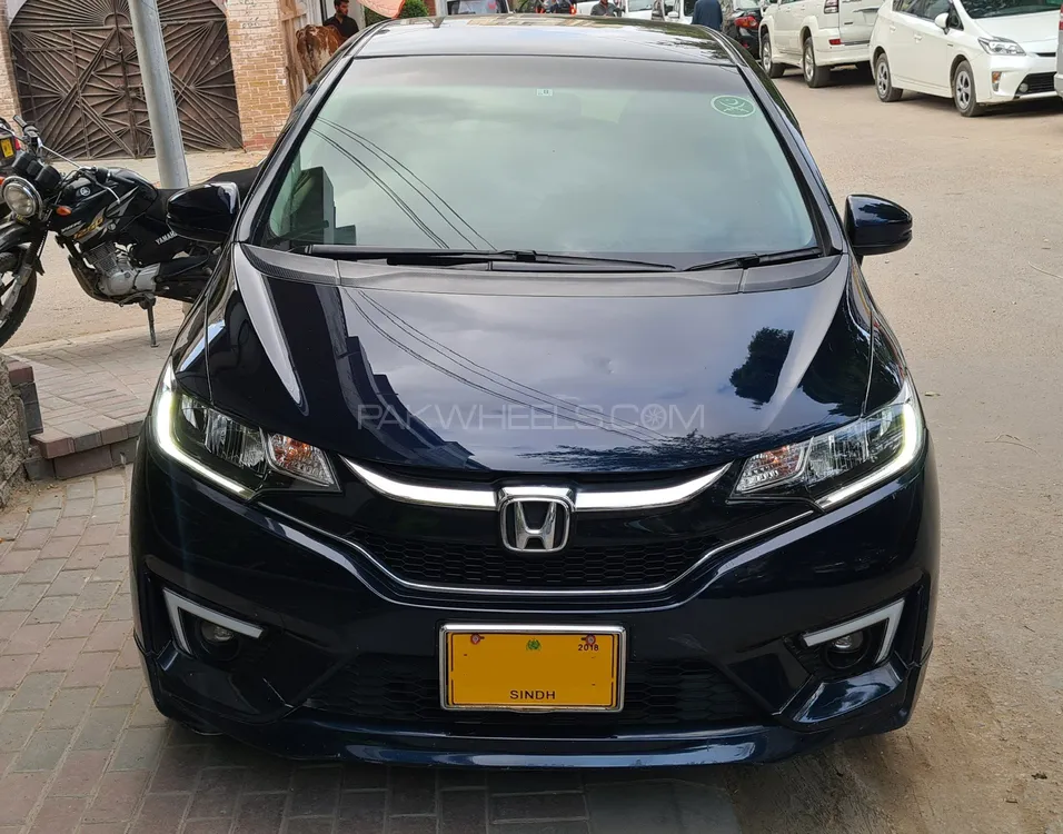 Honda Fit 2017 for Sale in Karachi Image-1