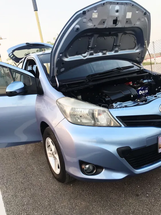 Toyota Vitz 2013 for Sale in Attock Image-1