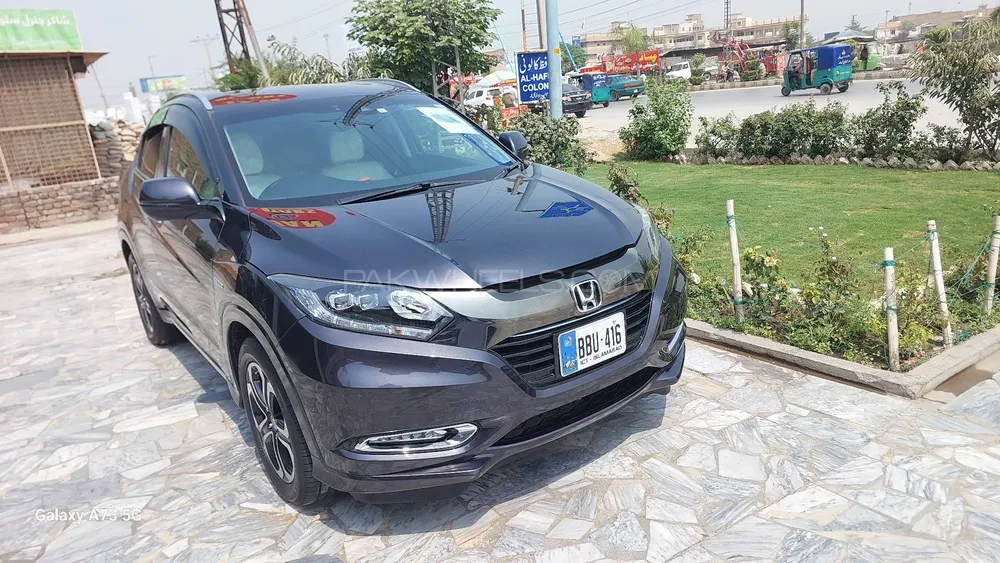 Honda Vezel 2017 for Sale in Peshawar Image-1