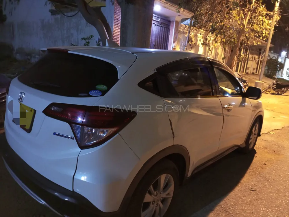 Honda Vezel 2018 for Sale in Karachi Image-1