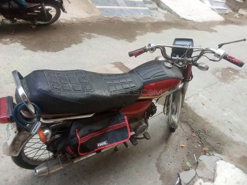 Used Honda CD 70 2004 Bike for sale in Lahore - 479369 | PakWheels