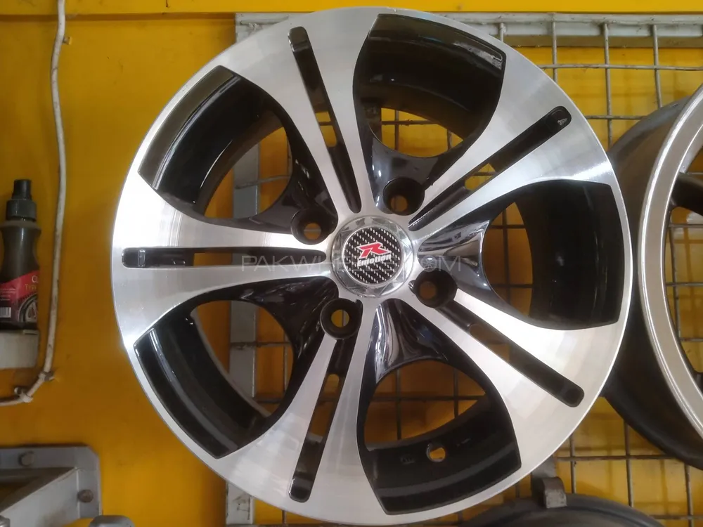 Alloy Rim Original Toyota  12 to14 Inch in Good Condition Image-1