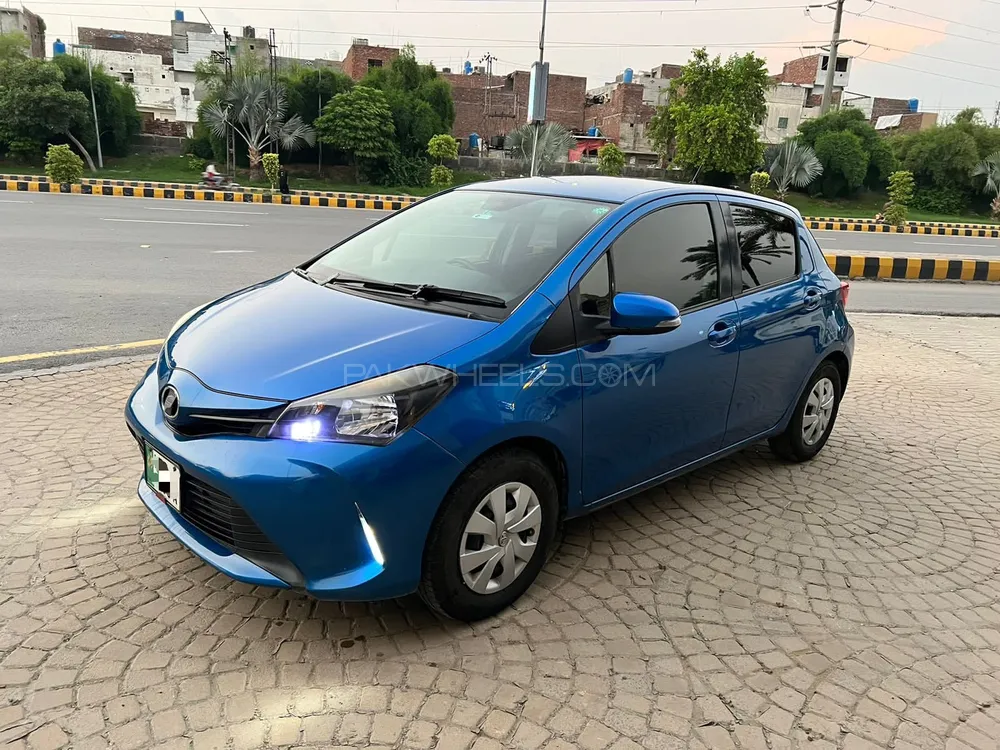 Toyota Vitz 2015 for Sale in Lahore Image-1
