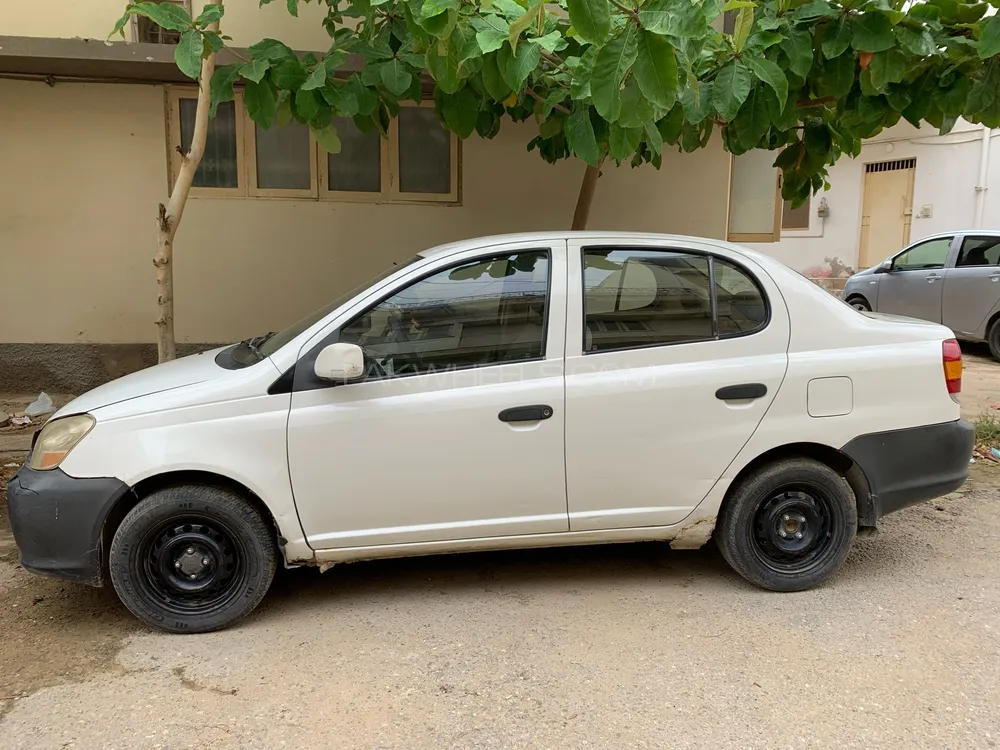 Toyota Platz 2004 for Sale in Karachi Image-1