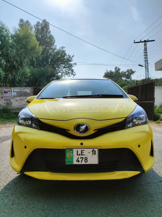 Toyota Vitz 2014 for Sale in Okara Image-1