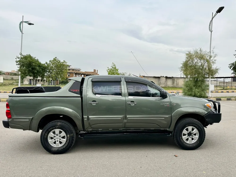 Toyota Hilux 2011 for Sale in Islamabad Image-1