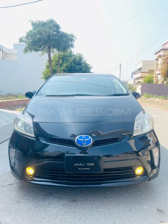 Toyota Prius 2015 for Sale in Gujrat Image-1