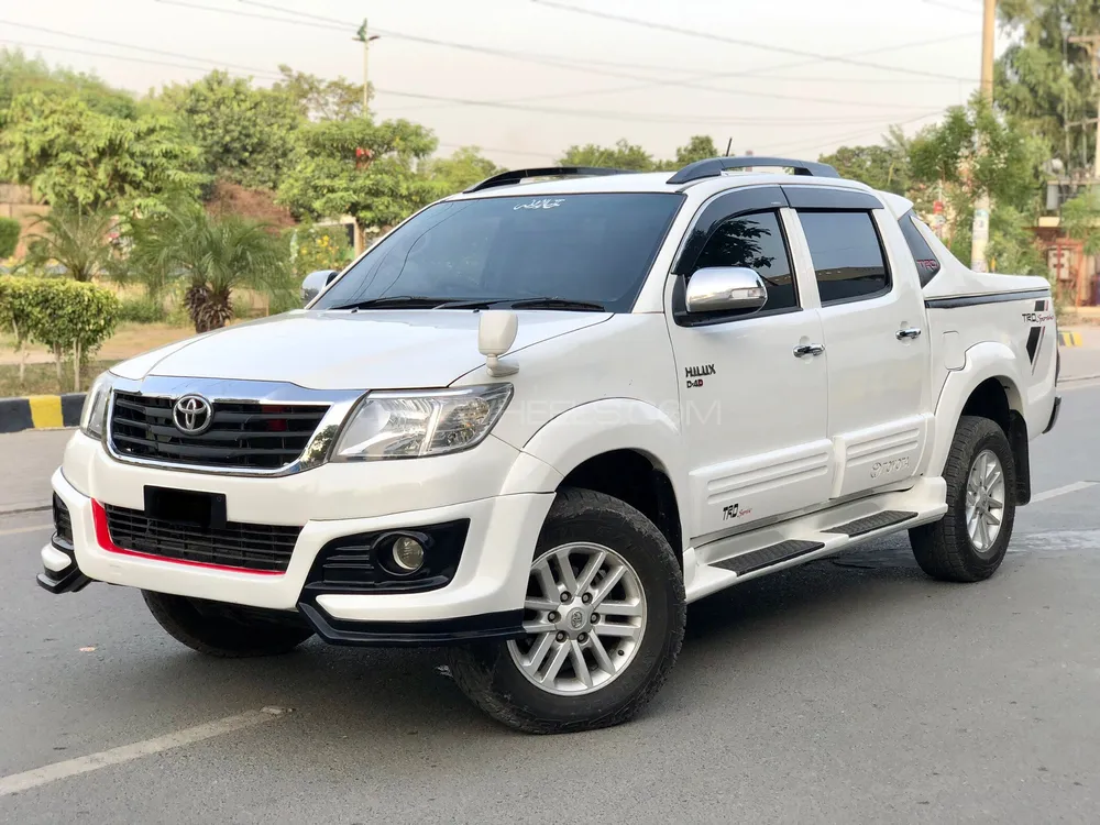 Toyota Hilux 2016 for Sale in Faisalabad Image-1