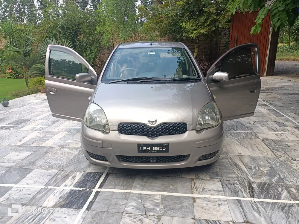 Toyota Vitz 2004 for Sale in Charsadda Image-1
