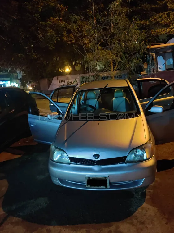 Toyota Platz 2002 for Sale in Karachi Image-1