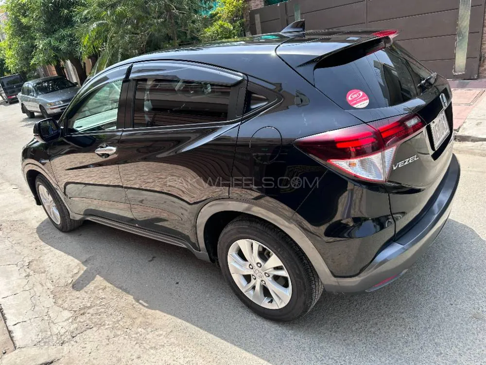 Honda Vezel 2016 for Sale in Lahore Image-1