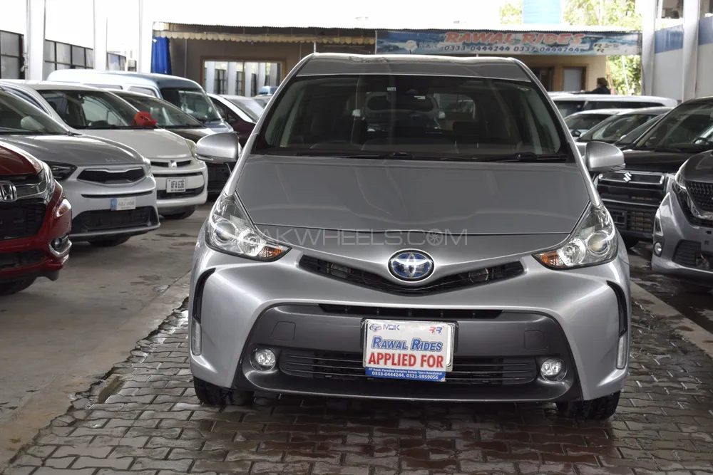 Toyota Prius Alpha 2018 for Sale in Rawalpindi Image-1