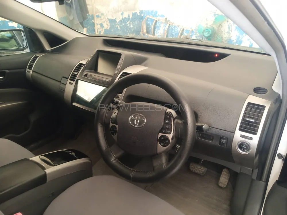 Toyota Prius 2007 for Sale in Mardan Image-1