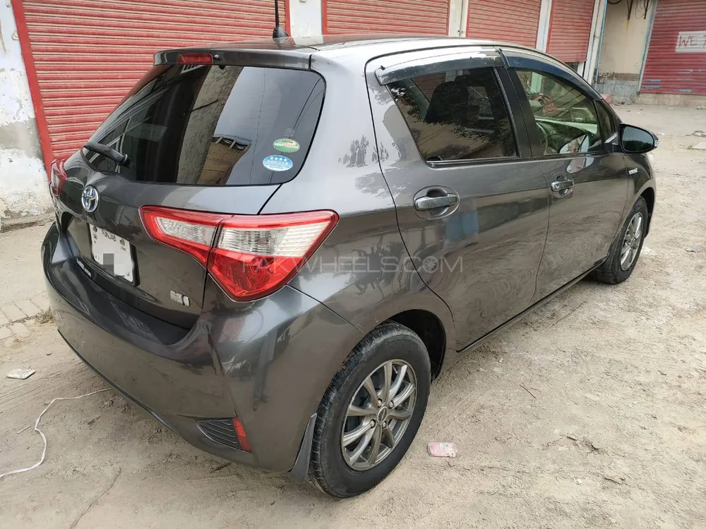 Toyota Vitz 2017 for Sale in Islamabad Image-1