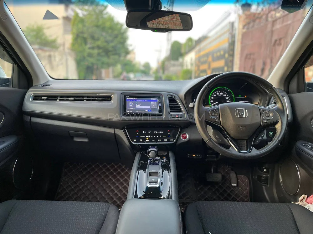 Honda Vezel 2016 for Sale in Lahore Image-1