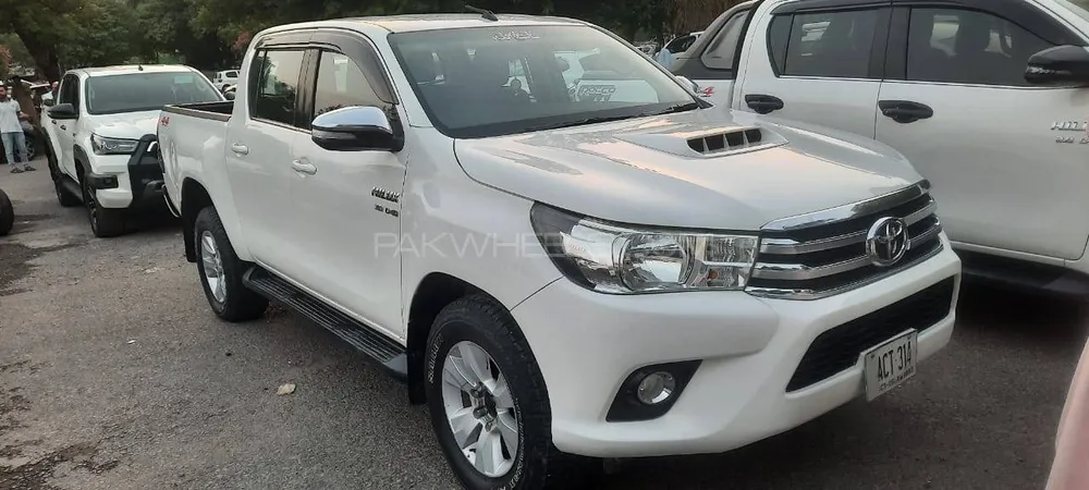 Toyota Hilux 2016 for Sale in Islamabad Image-1