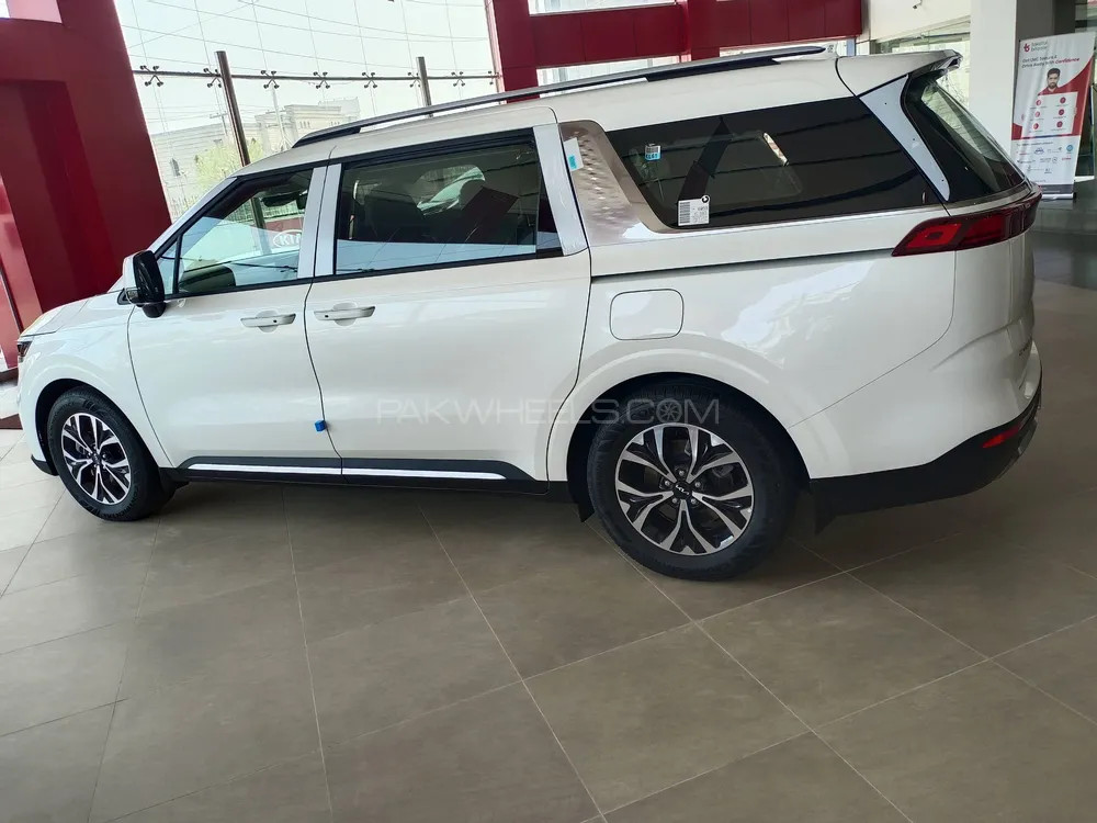 KIA Carnival 2023 for Sale in Lahore Image-1