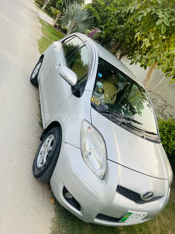 Toyota Vitz 2010 for Sale in Multan Image-1