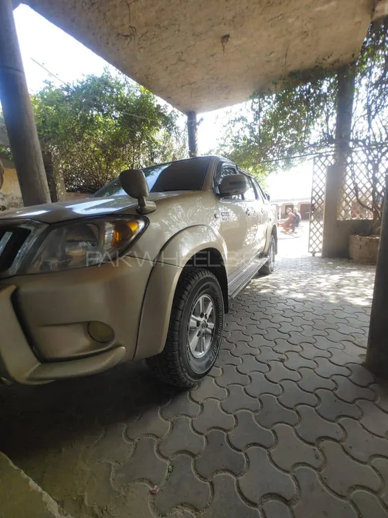 Toyota Hilux 2010 for Sale in Jauharabad Image-1