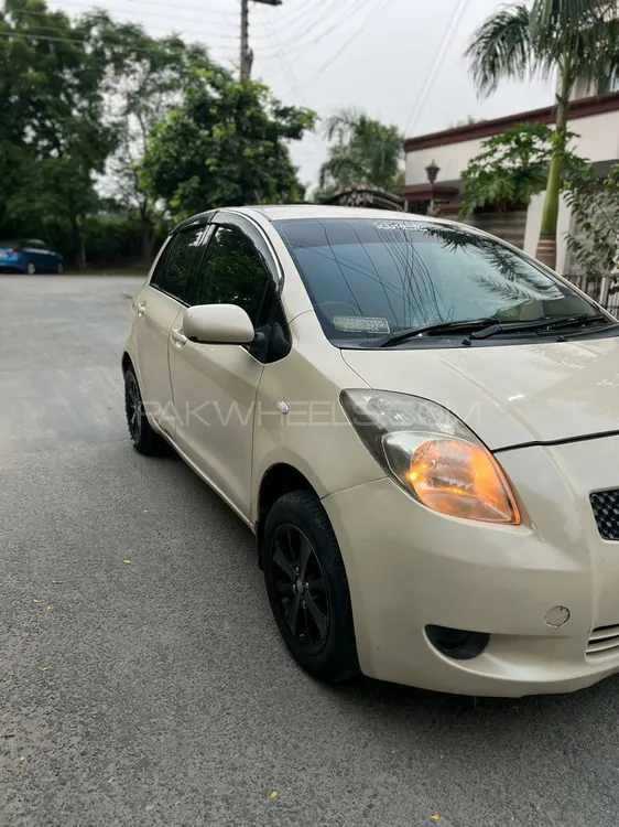 Toyota Vitz 2005 for Sale in Lahore Image-1