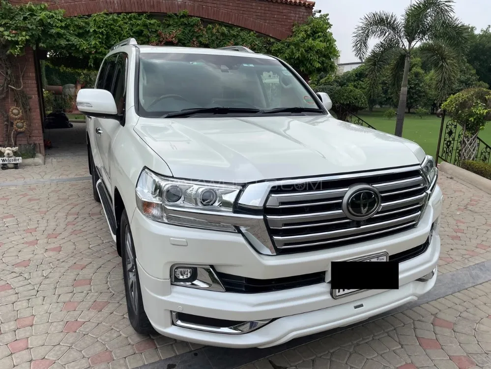 Toyota Land Cruiser ZX V8 2018. Best SUV in Pakistan