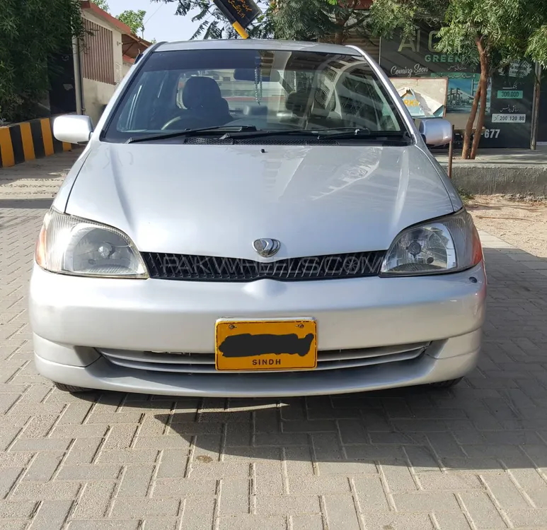 Toyota Platz 2000 for Sale in Karachi Image-1
