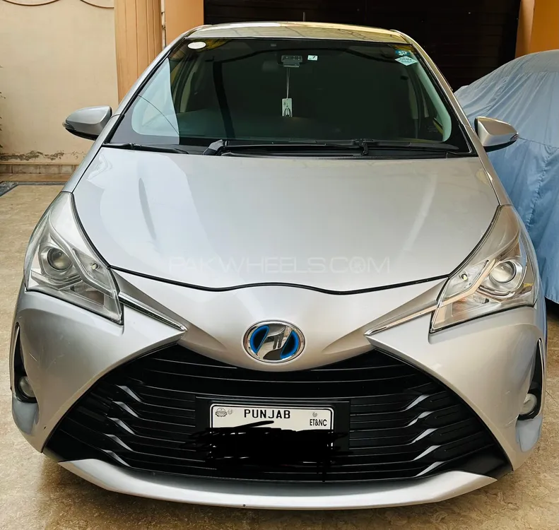 Toyota Vitz 2017 for Sale in Multan Image-1