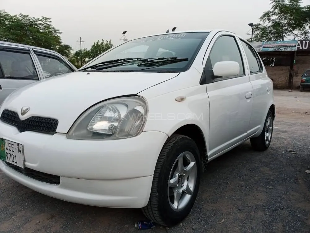 Toyota Vitz 2000 for Sale in Abbottabad Image-1