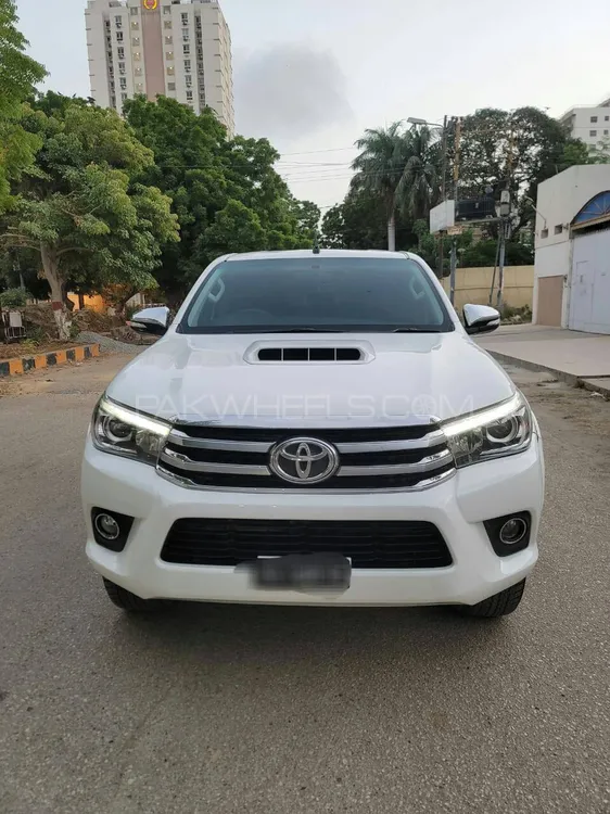Toyota Hilux 2016 for Sale in Karachi Image-1