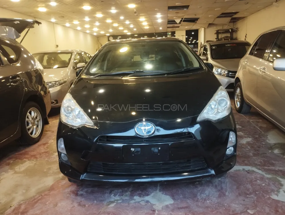 Toyota Aqua 2013 for Sale in Hyderabad Image-1