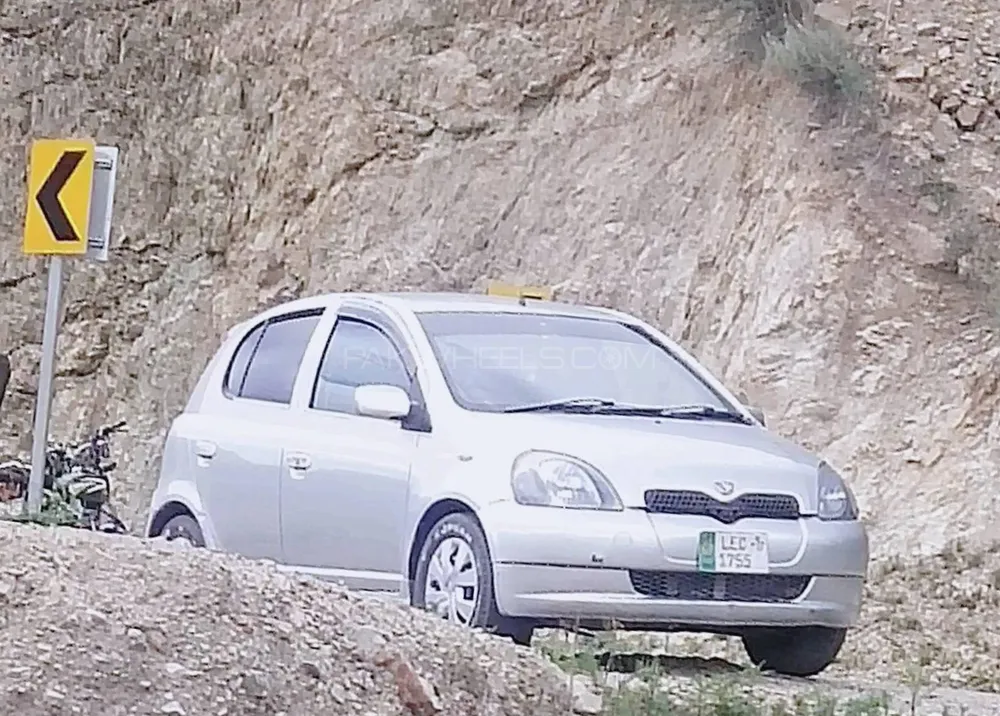 Toyota Vitz 1999 for Sale in Peshawar Image-1