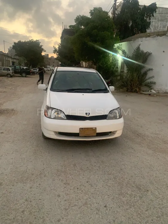 Toyota Platz 2000 for Sale in Karachi Image-1