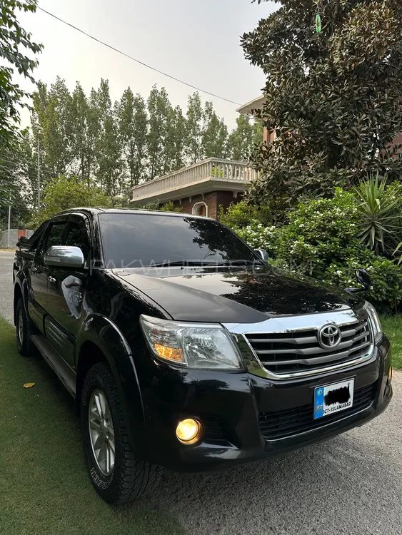 Toyota Hilux 2015 for Sale in Peshawar Image-1