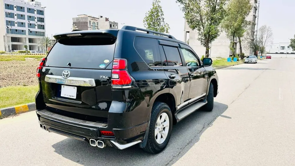 Toyota Prado 2011 for Sale in Sambrial Image-1