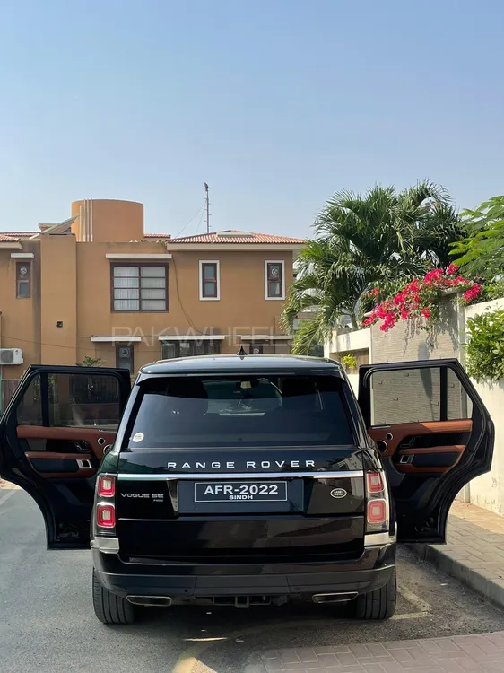 Range Rover Vogue 2019 for Sale in Karachi Image-1