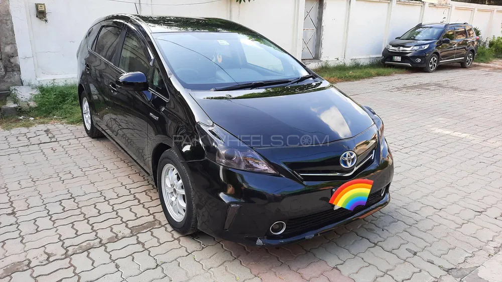 Toyota Prius Alpha 2012 for Sale in Sialkot Image-1