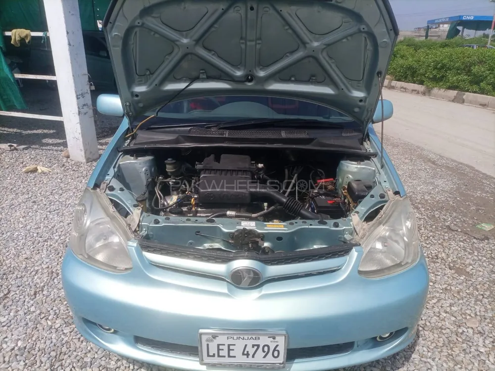 Toyota Platz 2004 for Sale in Peshawar Image-1