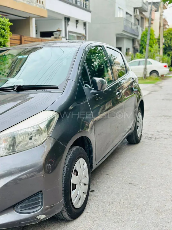 Toyota Vitz 2011 for Sale in Lahore Image-1