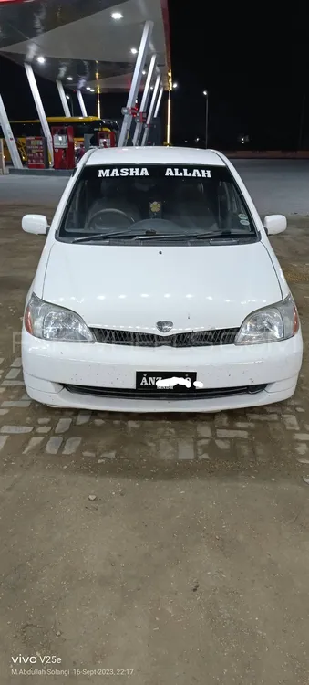 Toyota Platz 2000 for Sale in Karachi Image-1