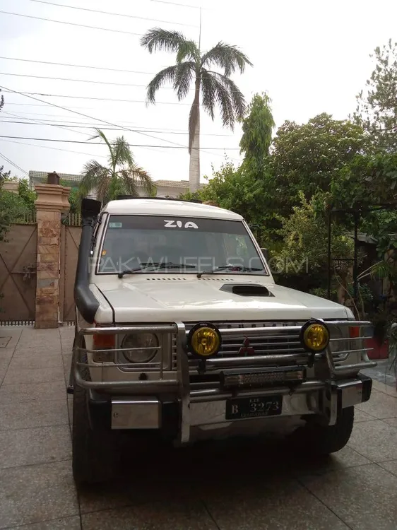 Mitsubishi Pajero 1987 for Sale in Peshawar Image-1