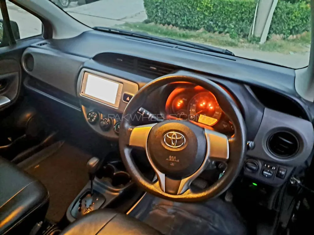 Toyota Vitz 2014 for Sale in Lahore Image-1