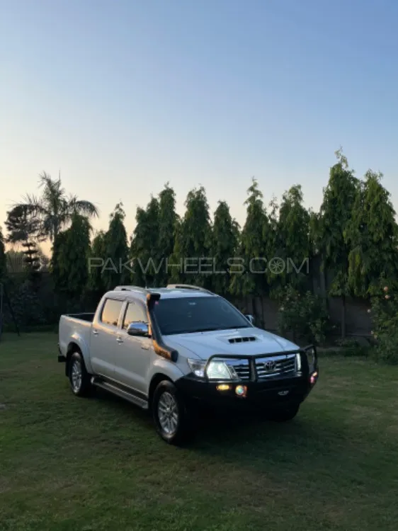 Toyota Hilux 2013 for Sale in Islamabad Image-1